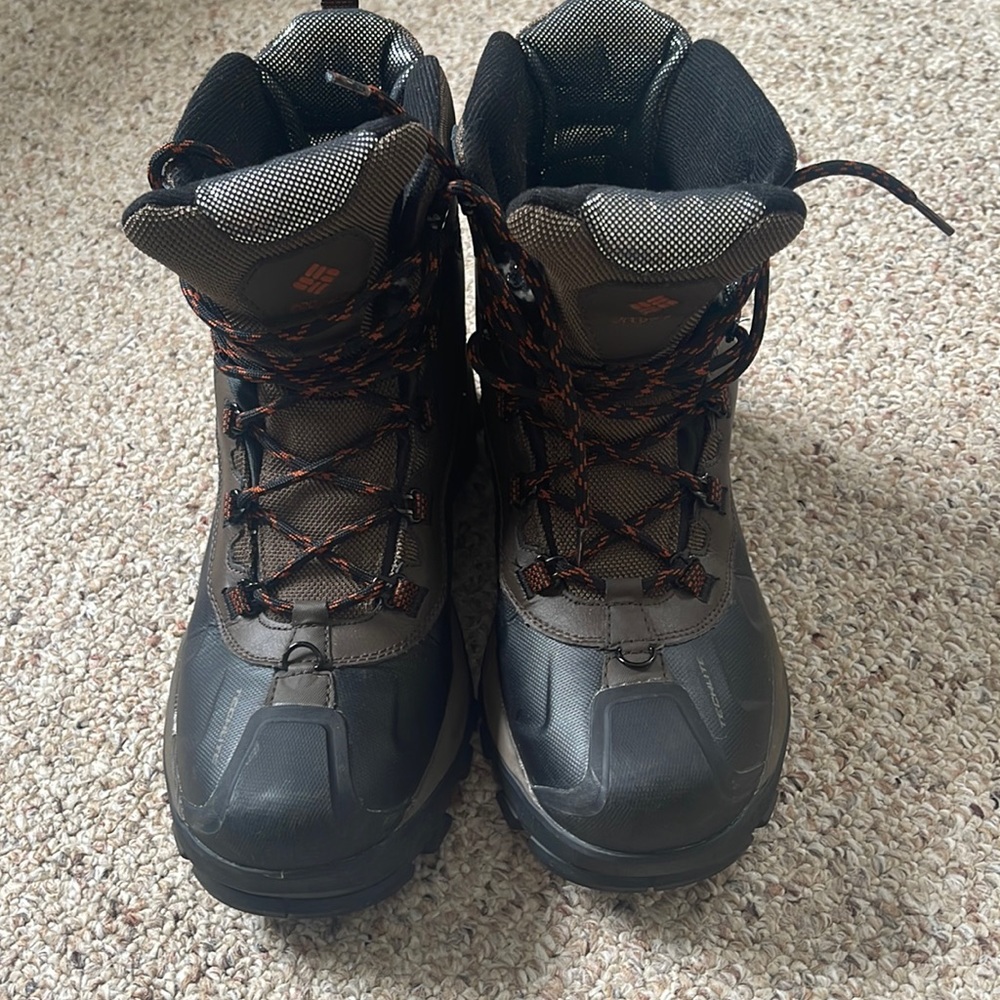 Columbia waterproof snow boots with tech lite